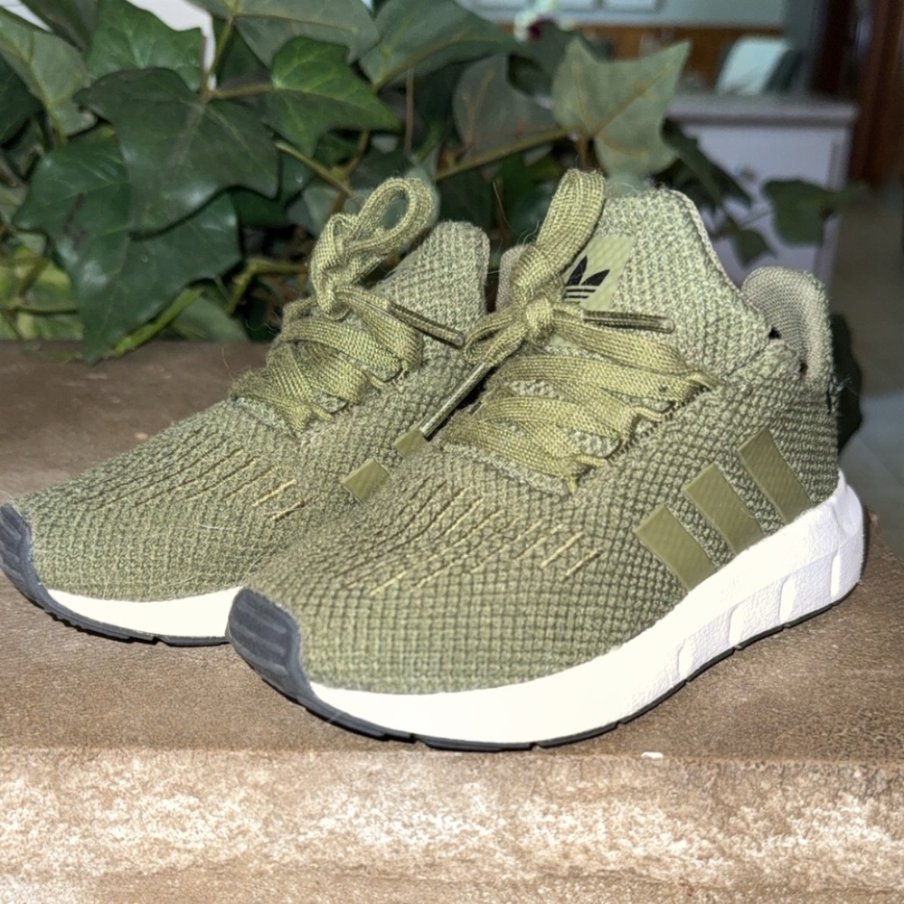 Adidas toddler girl 8T green sneakers!